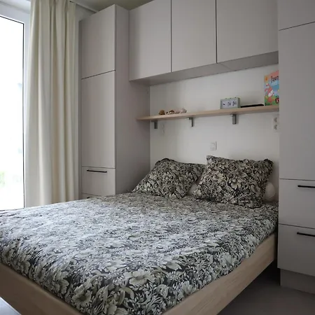 In With Sea View, Cleaning Included
