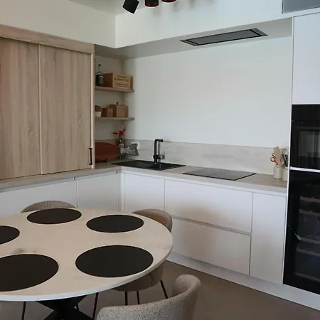 In With Sea View, Cleaning Included דירה ניופורט