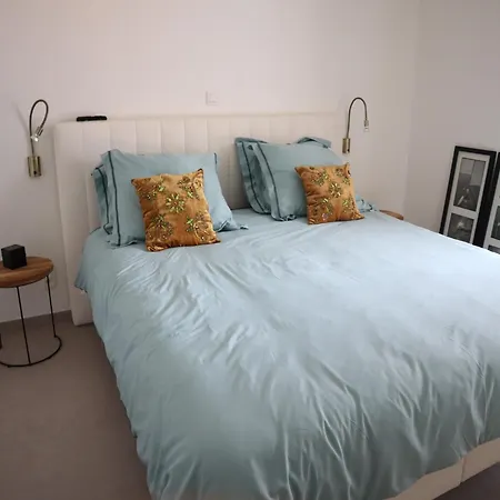 In With Sea View, Cleaning Included Apartment *
